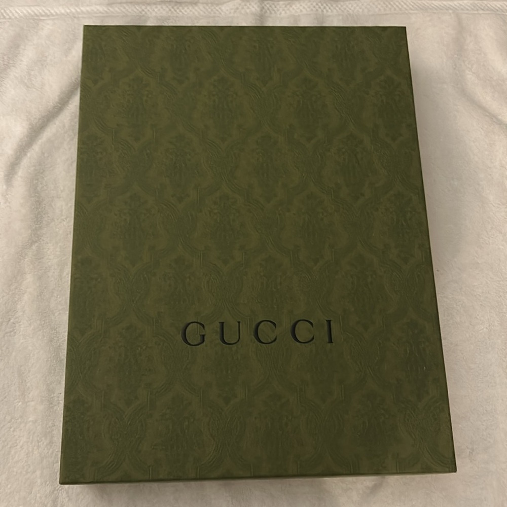 🚨Removing Listing Soon‼️EUC Gucci Sequin Ice Cream Shirt - Picture 5 of 5
